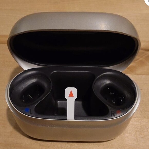 New pair Phonak Infinio I90 Sphere with Charger and all accessories - Picture 2 of 3